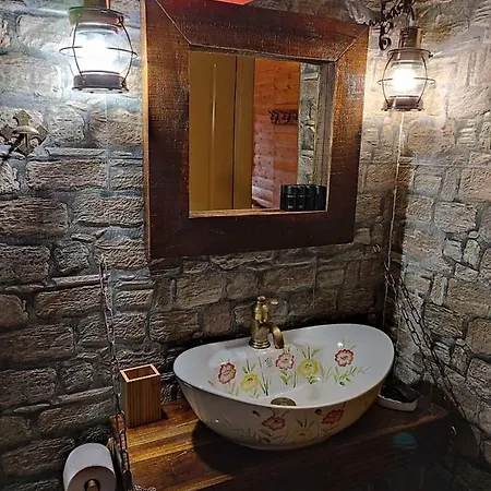 Maison d'hôtes ο σκίουρος παραδοσιακοί ξενώνες Oiti