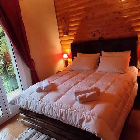 Maison d'hôtes ο σκίουρος παραδοσιακοί ξενώνες Oiti