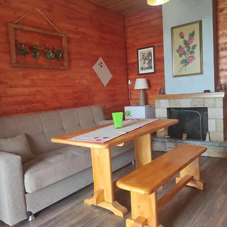 ο σκίουρος παραδοσιακοί ξενώνες Oiti