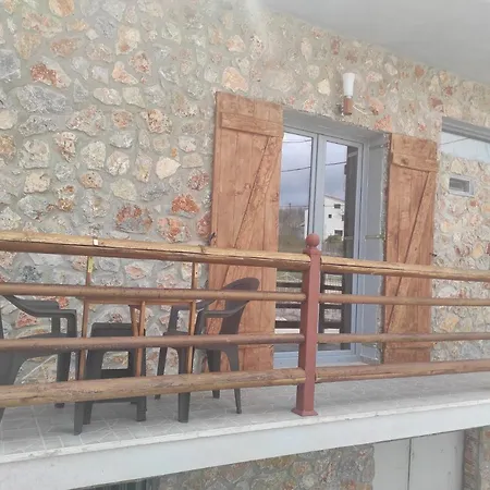 Pensionat ο σκίουρος παραδοσιακοί ξενώνες Oiti