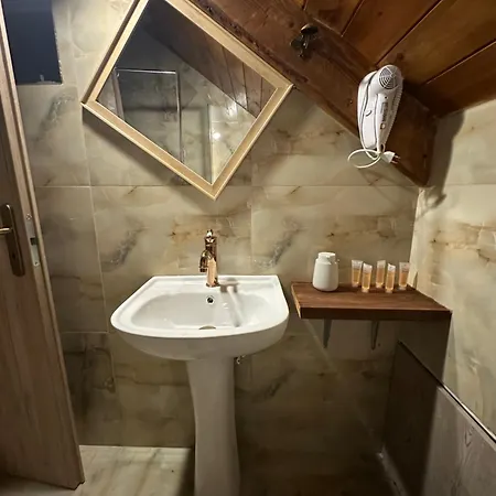 ο σκίουρος παραδοσιακοί ξενώνες Oiti